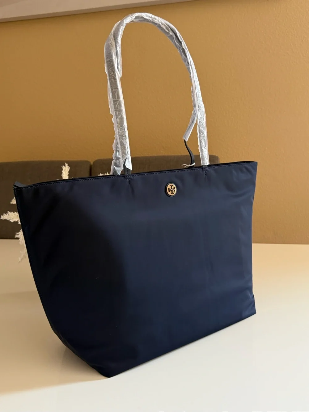 NWT , tory burch navy blue tote shoulder bag $300